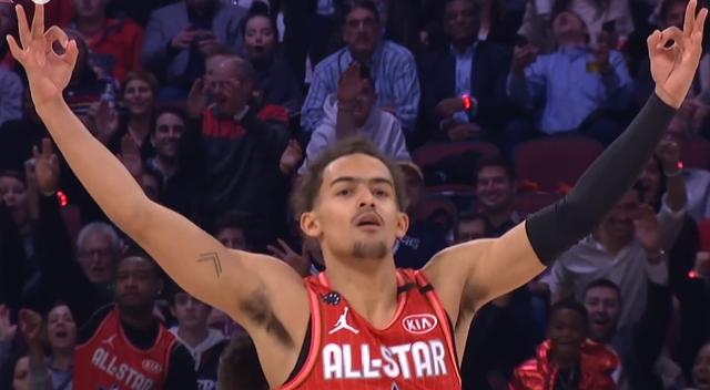 邵佳一告诫小球员：怎么能喝可乐呢，光跟老队员学散漫了（邵佳一提醒小球员：可乐怎能喝？别把老队员的散漫学去了）