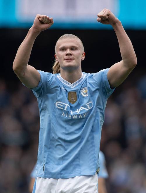 C 罗专访炸裂言论合集！退役时间定了，但这些争议更炸！（C罗专访火力全开：退役时间已定，争议话题更惹火）