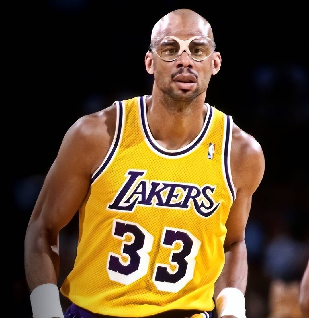 开场2分钟闪击，科斯蒂奇当选克雷莫内塞vs尤文全场最佳（120秒闪击破门，科斯蒂奇当选克雷莫内塞对尤文全场最佳）