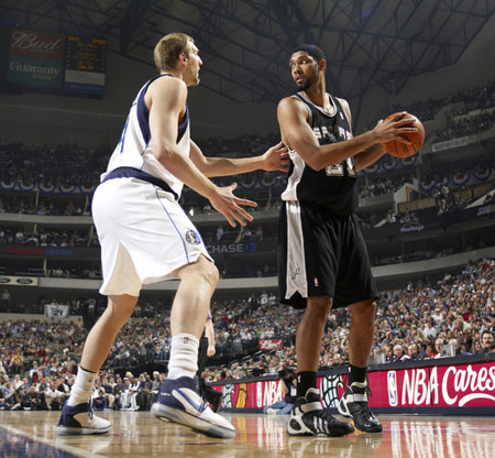 东契奇飞抵费城加入湖人！周一复出战76人 詹姆斯状态升级也有望回归（东契奇抵达费城加盟湖人！周一或复出战76人 詹姆斯状态提升同样有望回归）