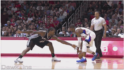 TyC记者：斯卡洛尼将带着大力神杯参加世界杯抽签仪式（据TyC记者报道，斯卡洛尼将携大力神杯出席世界杯抽签仪式）