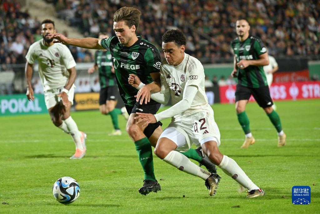 欧文背身单打得分，技术精湛