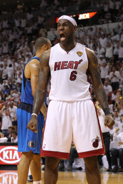 意甲三分制时代以来，米兰前14轮拿超过30分最终都排名前三（自意甲实行三分制以来，米兰前14轮积分超30分的赛季最终全部跻身前三）