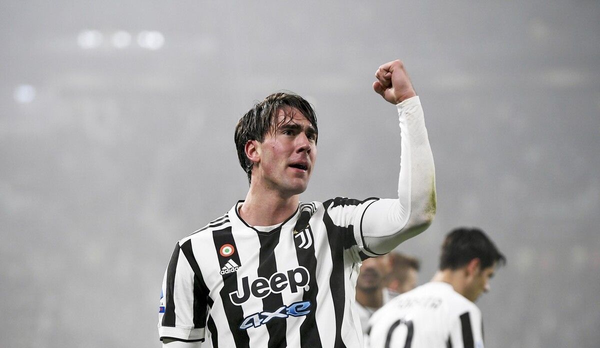 曼联对狼队的预测首发阵容：梅努的未来抉择，约罗强势回归