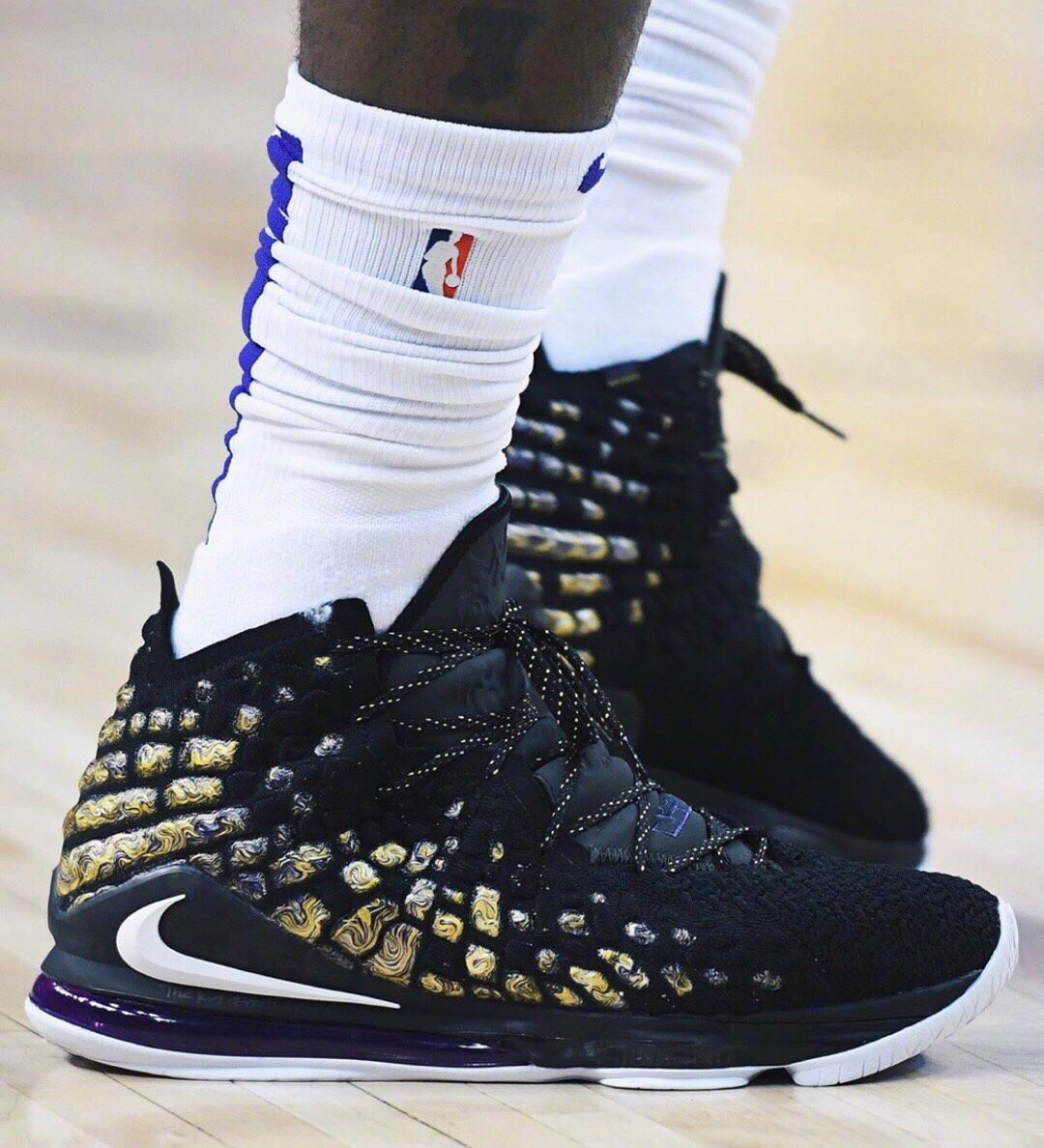 欧冠球员表现评析：C罗连续进球,（欧冠球星状态解读：C罗连场破门）