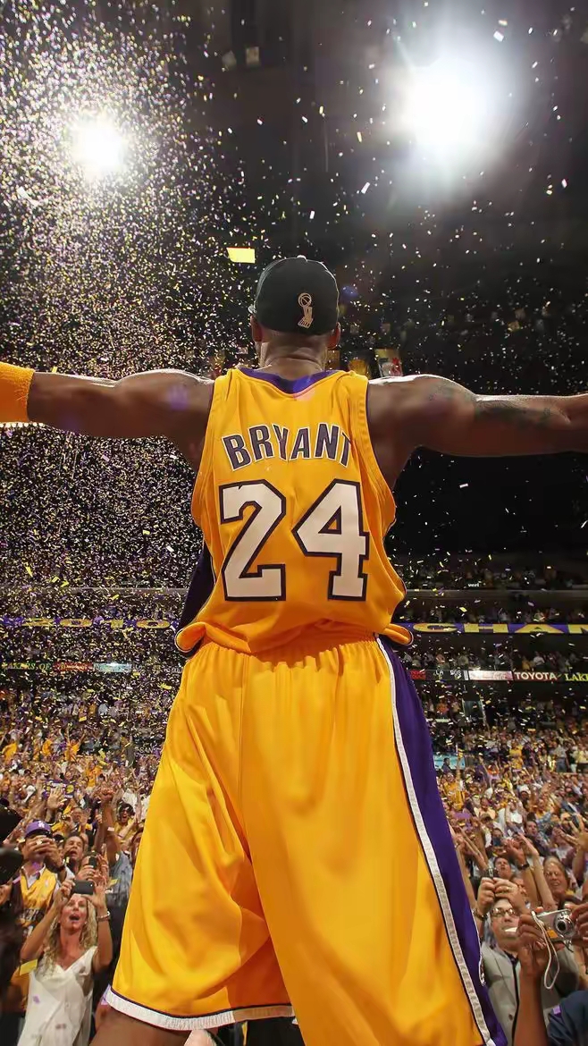 美记：公牛不会主动出击追求字母哥，倾向保留现有阵容（美媒记者称：公牛无意主动追逐字母哥，更愿维持现有班底）