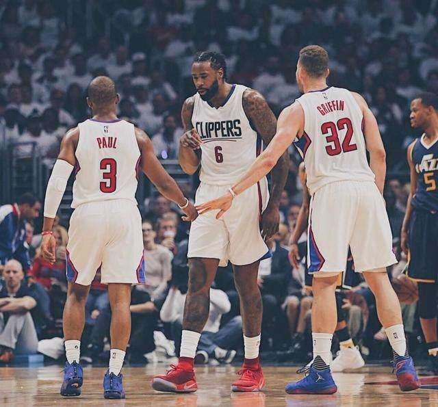 邮报整理C罗豪车收藏：有多辆布加迪，最贵的车价值850万英镑（邮报盘点C罗豪车收藏：多台布加迪在列，最贵座驾高达850万英镑）