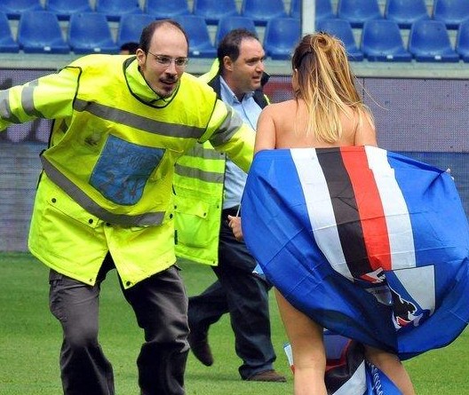 2025混团世界杯中国队三连冠，中日德选手合影定格荣耀（中国队问鼎2025混团世界杯三连冠，中日德选手合影见证荣耀）